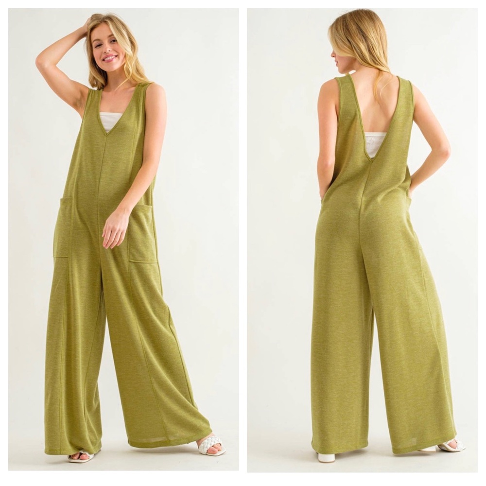 15 Relax fit Wide Leg V-neck Jumpsuit With Front Pockets - Picture 4 of 4
